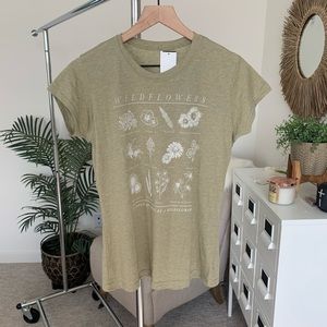 🪴$5/25🪴 NWT Sage Green Wildflowers Slim Fit Graphic Tee T-Shirt Juniors XL